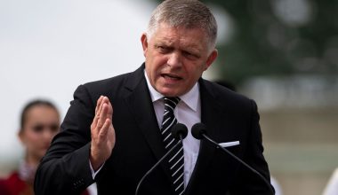 Ρ.Φίτσο: «Συναντιέμαι με τον Β.Πούτιν κι με επικρίνουν – Όμως όλοι στις τουαλέτες στις Βρυξέλλες με ρωτούν τι είπε»