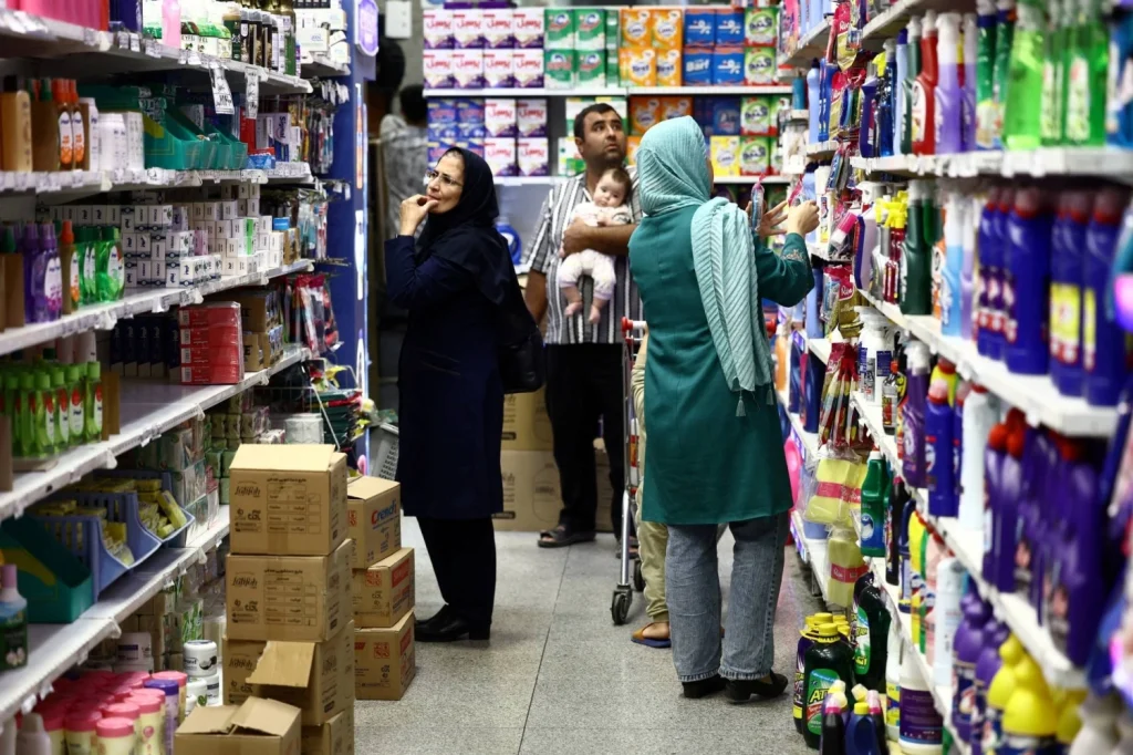 Έκκληση από  Μοτζταμπά Χαμενεΐ σε ιρανικές επιχειρήσεις να μην προχωρήσει σε απολύσεις εργαζομένων