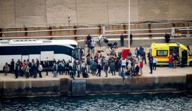 Κρήτη: Σε εξέλιξη η μεταφορά των επιβαινόντων του στολίσκου για τη Γάζα στο αεροδρόμιο του Ηρακλείου