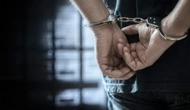 Χανιά: Σύλληψη ανηλίκων για κλοπή και παράνομη οπλοκατοχή – Χειροπέδες και στους κηδεμόνες τους