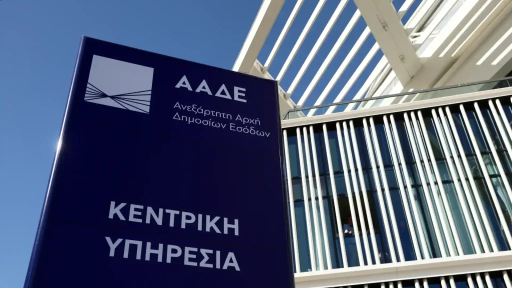 Σε καθεστώς αυξημένων πιέσεων εκατ. φορολογούμενοι από την ΑΑΔΕ: Ποιοι κινδυνεύουν με κατασχέσεις