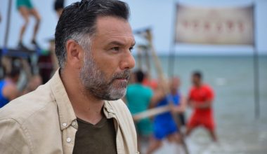 Η συγκίνηση του Γρηγόρη Αρναούτογλου: «Μου έχει μείνει ότι δεν πρόλαβα να τον αποχαιρετίσω» (βίντεο)
