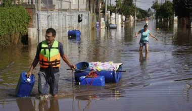 Σφοδρές βροχοπτώσεις στη Βραζιλία: Έξι άνθρωποι έχασαν τη ζωή τους και χιλιάδες εκτοπίστηκαν (βίντεο)