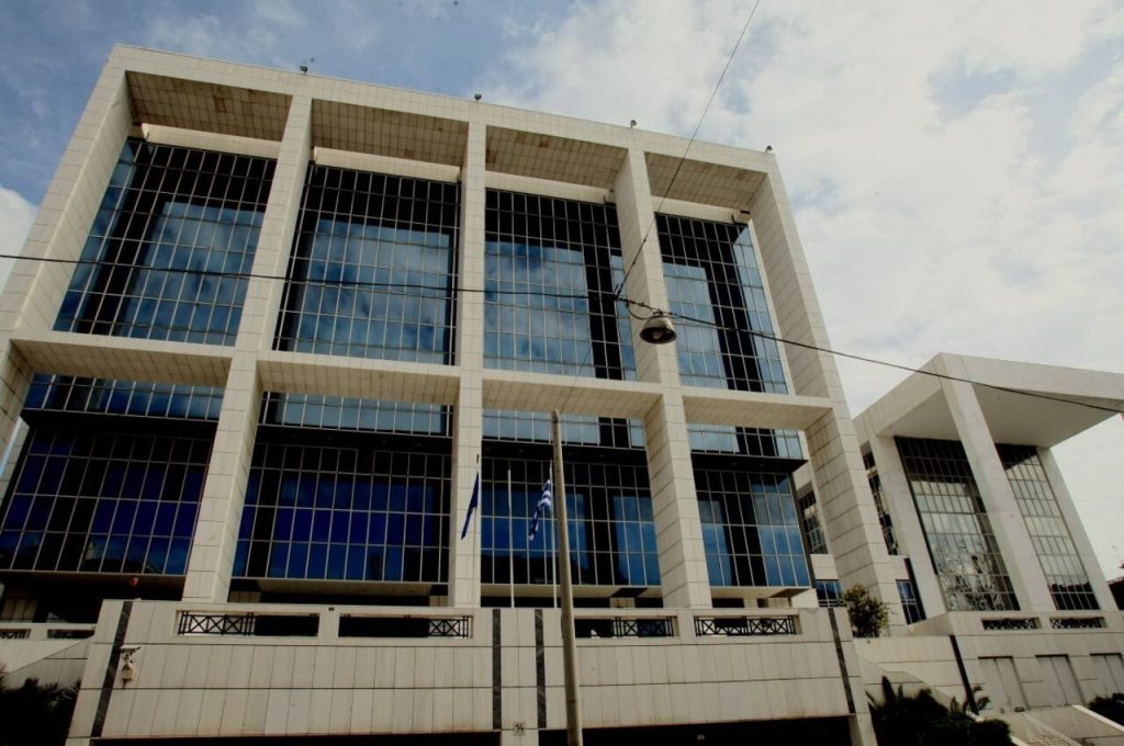 Εφετείο: Έρευνα στα σπίτια των τριών ημεδαπών γυναικών που προκάλεσαν φθορές με βαριοπούλες