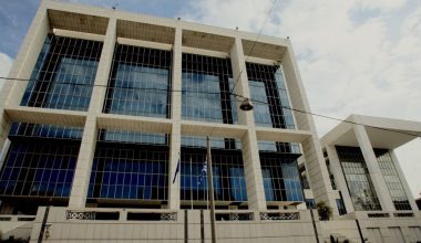 Εφετείο: Έρευνα στα σπίτια των τριών ημεδαπών γυναικών που προκάλεσαν φθορές με βαριοπούλες
