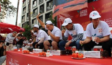 Τουρκία: Άνδρας έφαγε μέσα σε 3′ σχεδόν μισό κιλό καυτερές πιπεριές & κατέκτησε την 1η θέση σε διαγωνισμό φαγητού!