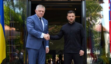 Τηλεφωνική επικοινωνία Β.Ζελένσκι με τον Ρ.Φίτσο