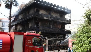 Φωτιά στο Ίλιον – Ιδιοκτήτης επιχείρησης: «Αισθάνομαι τυχερός που δεν έχασα τους γονείς μου και δεν είχαμε θύματα»