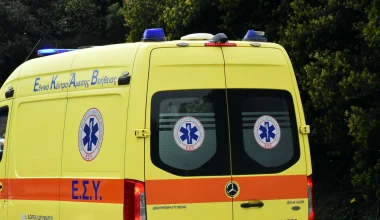 Φονικό τροχαίο στην Πάρο: 40χρονος σκοτώθηκε μετά την σφοδρή σύγκρουση του αυτοκινήτου του σε δέντρο