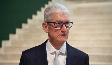 Τιμ Κουκ: Ο CEO της Apple όρισε τον διάδοχό του – Γιατί επέλεξε να εγκαταλείψει τώρα την εταιρεία (φωτο)