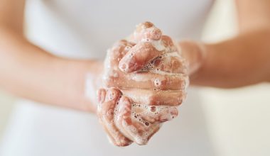 Πόση ώρα πρέπει να πλένουμε τα χέρια μας; – Ισχύει ο «κανόνας» των 20 δευτερολέπτων;