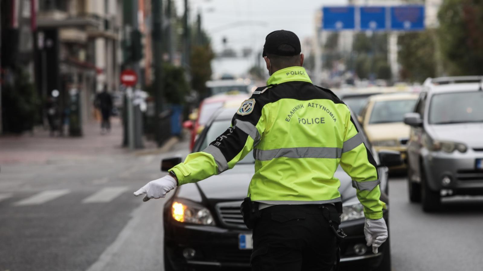 Κ.Ο.Κ: Η παράβαση που επισύρει πρόστιμο 150 ευρώ και αφαίρεση διπλώματος – Τι είναι ο κωδικός «01»