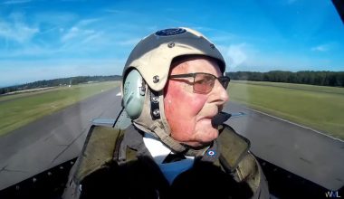 Τζορτζ Νταν: «Έφυγε» από τη ζωή ο πιλότος της RAF που είχε μεταφέρει το Spitfire MJ755 στην Ελλάδα
