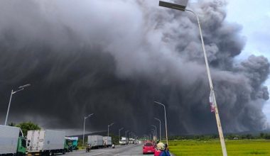 Εξερράγη το ηφαίστειο Μαγιόν στις Φιλιππίνες – Δρόμοι και αυτοκίνητα καλύφθηκαν από τη στάχτη (βίντεο)