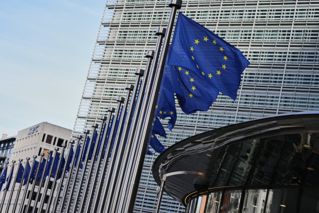 Κομισιόν για δασμούς Ν.Τραμπ: «Όταν υπογράφεις μια συμφωνία με την ΕΕ ξέρεις ότι αυτό θα πάρεις»