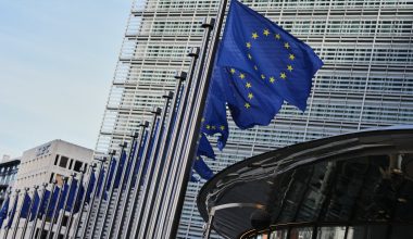 Κομισιόν για δασμούς Ν.Τραμπ: «Όταν υπογράφεις μια συμφωνία με την ΕΕ ξέρεις ότι αυτό θα πάρεις»
