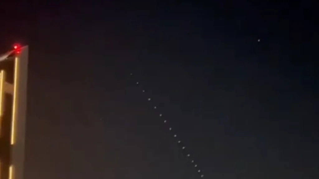 Κύπρος: Φωτεινό «τρένο» δορυφόρων Starlink! (βίντεο)