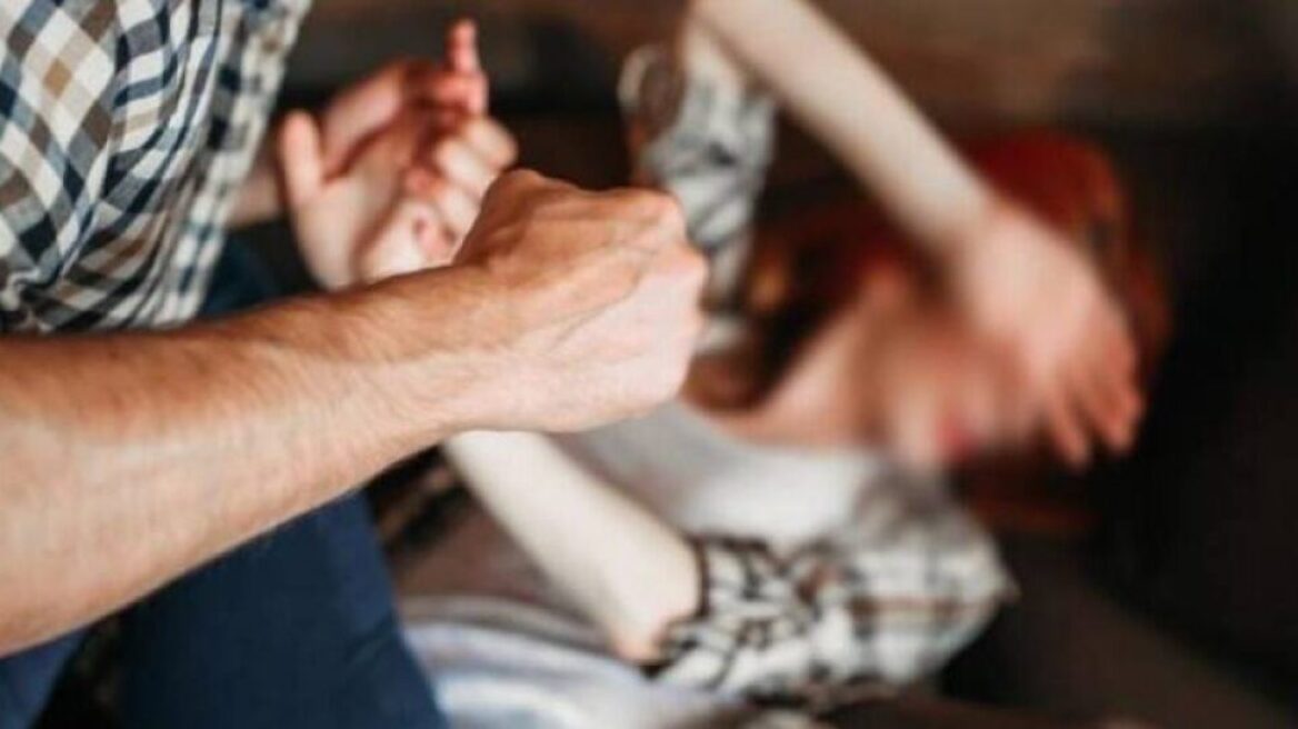 Άγριος ξυλοδαρμός 36χρονης στο Πόρτο Ράφτη: Κατήγγειλε τον σύζυγό της για χτυπήματα στο κεφάλι και τον σβέρκο