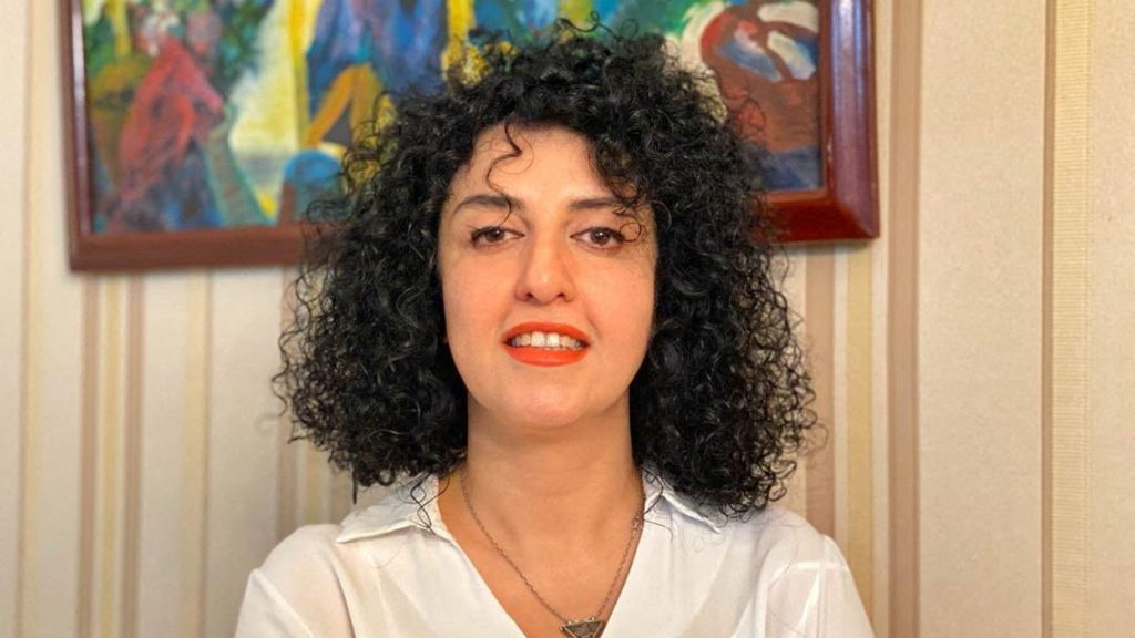 Σε κίνδυνο η ζωή της Ιρανής νομπελίστριας: Έκκληση στις Αρχές για μεταφορά σε νοσοκομείο της Τεχεράνης