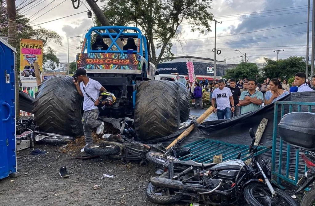 Φρικτό περιστατικό στην Κολομβία: Monster truck καταπλάκωσε θεατές σε αγώνα επίδειξης (βίντεο – σκληρές εικόνες)