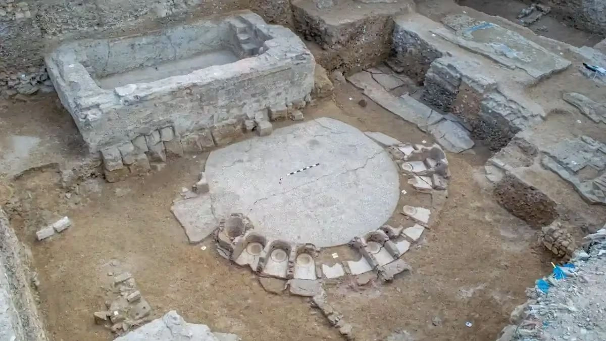 Αλεξάνδρεια: Αρχαιολόγοι ανακάλυψαν κυκλικό δημόσιο λουτρό 2.000 ετών