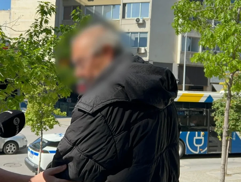 Στη φυλακή ο 67χρονος που «μπούκαρε» με σφυρί σε τραπεζικό κατάστημα της Θεσσαλονίκης