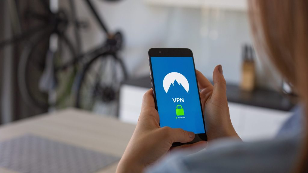 Η ΕΕ θέλει να απαγορεύσει τη χρήση VPN και να επιβάλλει ασφυκτικό  έλεγχο στο διαδίκτυο