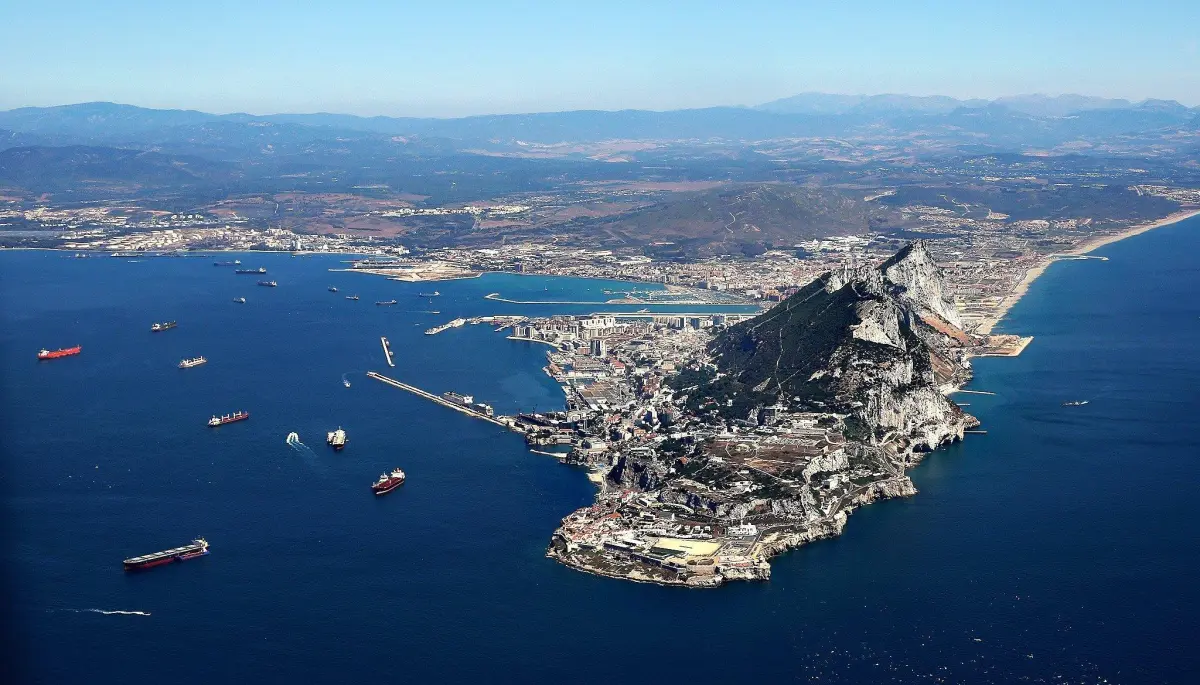 Οικολογική «βόμβα» από το Γιβραλτάρ: Πετά ανεπεξέργαστα κι αφιλτράριστα όλα τα λύματά του στην Μεσόγειο!