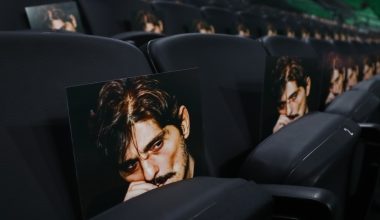 Το Τ-Center γέμισε με…εικόνες του Δ.Γιαννακόπουλου πριν το παιχνίδι με τη Βαλένθια – Δείτε βίντεο και φωτογραφίες