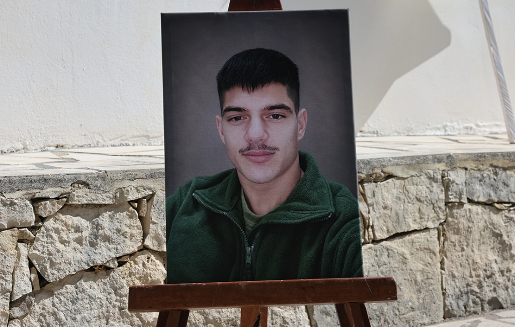 Συγγενείς 21χρονου που δολοφονήθηκε στο Ηράκλειο κατά αστυνομικών: «Φύγετε – Ήρθατε τώρα που τον σκότωσαν»