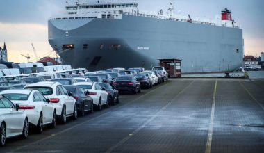 ΕΕ-ΗΠΑ: κοντά σε εμπορική συμφωνία υπό τη σκιά νέων δασμών 25% στα αυτοκίνητα