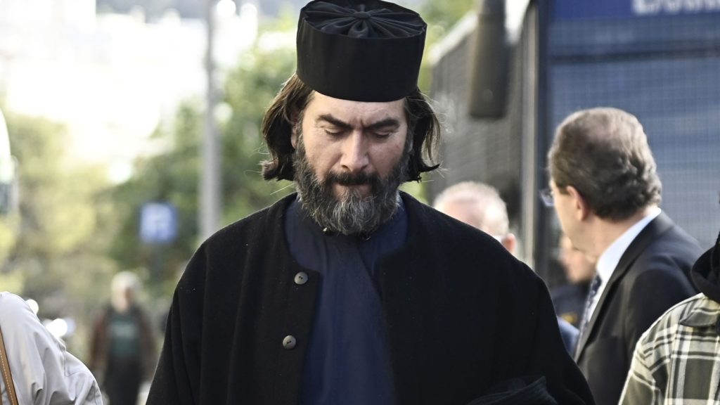 Ο εισαγγελέας ζητά να δικαστούν ο πατέρας Αντώνιος και η πρεσβυτέρα για αδικήματα οικονομικής φύσεως