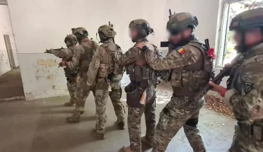 Στην Ελλάδα ο αρχηγός των Γαλλικών Ενόπλων Δυνάμεων – Η κοινή άσκηση καταδρομέων (βίντεο)