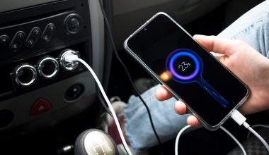 Πυροσβέστες δίνουν συμβουλές για τη σωστή φόρτιση του κινητού μας – Τι να προσέχουμε