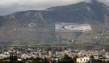 Ακόμα μία φωτογραφία με αγνοούμενους της τουρκικής εισβολής στο Ευρωκοινοβούλιο