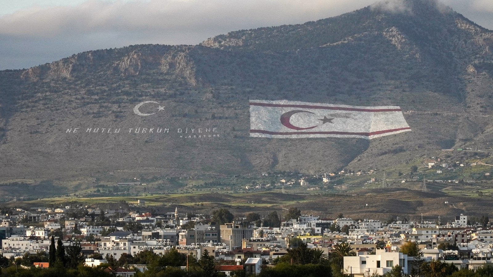 Ακόμα μία φωτογραφία με αγνοούμενους της τουρκικής εισβολής στο Ευρωκοινοβούλιο
