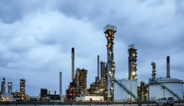 Άνοδος στις τιμές του πετρελαίου και του χρυσού μετά τη νέα ένταση μεταξύ ΗΠΑ και Ιράν