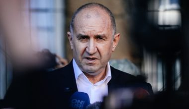 «Θύελλα» Ράντεφ στην Βουλγαρία: Και επίσημα πρωθυπουργός μετά την σαρωτική νίκη του στις εκλογές