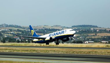 Fraport για την αποχώρηση της Ryanair από την Θεσσαλονίκη: «Αυτοί φταίνε» και ο τουρισμός στην Β.Ελλάδα στον «αέρα»