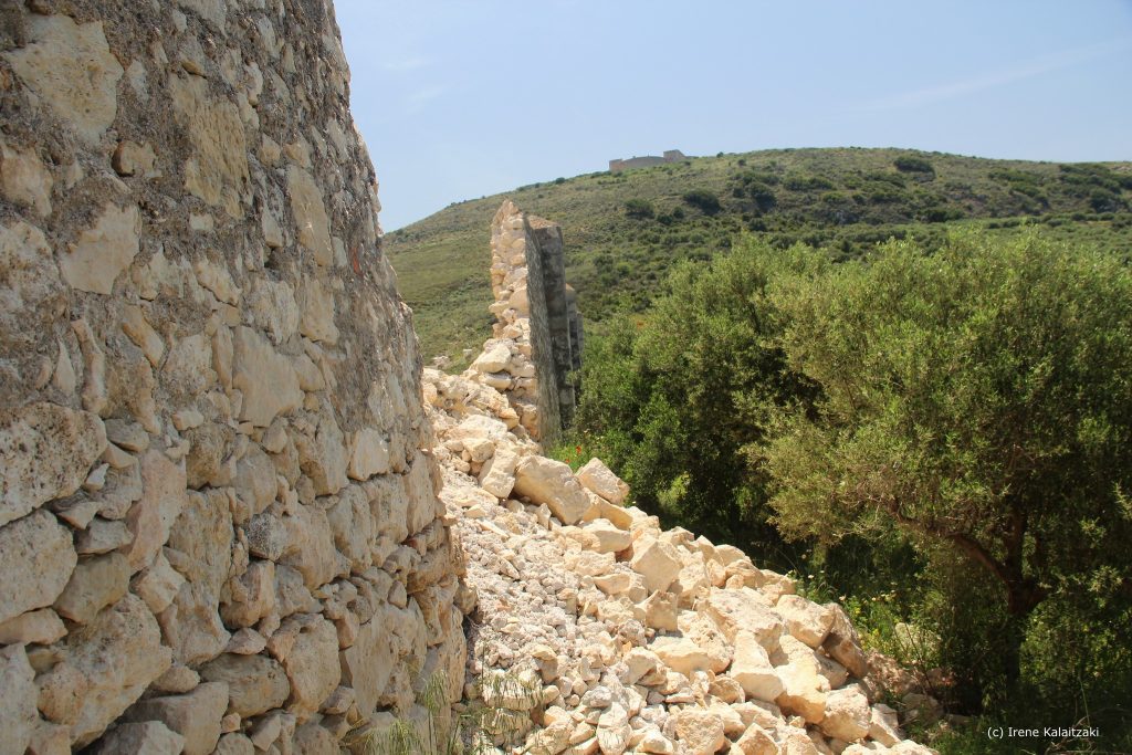 Κρήτη: Κατέρρευσε μεγάλο μέρος του δυτικού τείχους στο Φρούριο Ιτζεδίν στα Χανιά (φώτο)