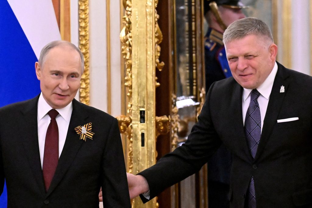 Το «περιπετειώδες» δρομολόγιο του Σλοβάκου πρωθυπουργού Ρόμπερτ Φίτσο για να φτάσει στη Μόσχα