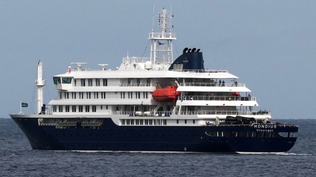 Μαζικές διαδηλώσεις στην Τενερίφη: Aντιδρούν στην άφιξη του κρουαζιερόπλοιου MV Hondius