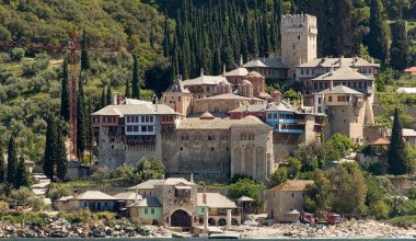 Έζησε 82 χρόνια χωρίς να αντικρίσει ποτέ γυναίκα – Η απίστευτη ιστορία του μοναχού του Αγίου Όρους