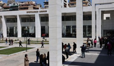 Νέα φυλάκια εισόδου στο Ειρηνοδικείο Αθηνών μετά το περιστατικό με τον 89χρονο