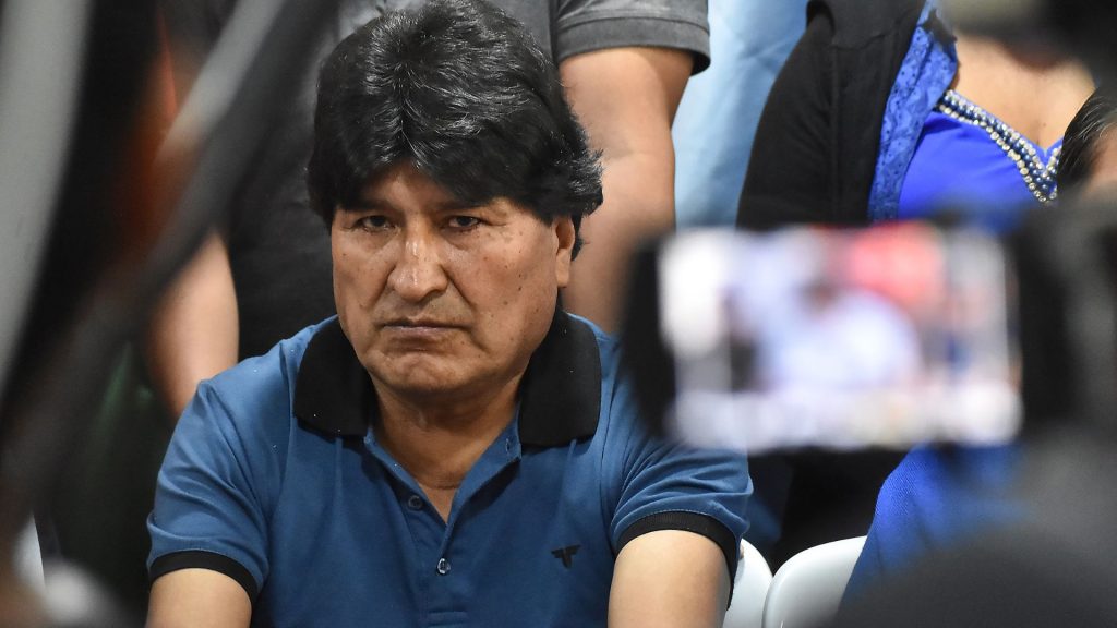 Στα δικαστήρια και πάλι ο τέως πρόεδρος της Βολιβίας: Κατηγορείται για εμπορία και συνεύρεση με 15χρονη!