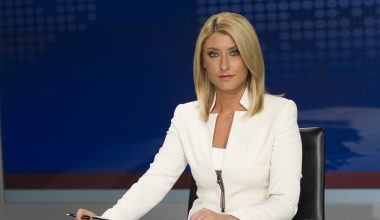«Νιώθω σαν να μου ξεκολλάνε την καρδιά αυτή τη στιγμή»: Oι δηλώσεις της Σ.Κοσιώνη έξω από τα γραφεία του ΣΚΑΪ