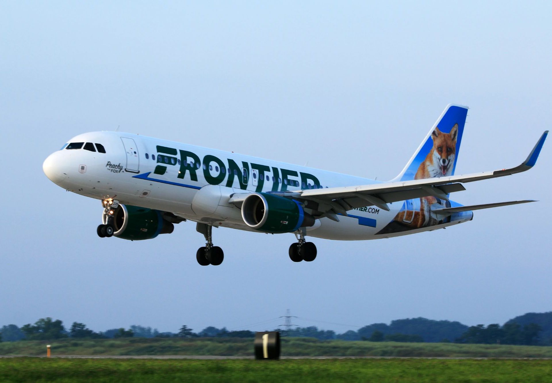 Ντένβερ: Αεροσκάφος της Frontier Airlines χτύπησε άνθρωπο που περπατούσε σε διάδρομο προσγείωσης