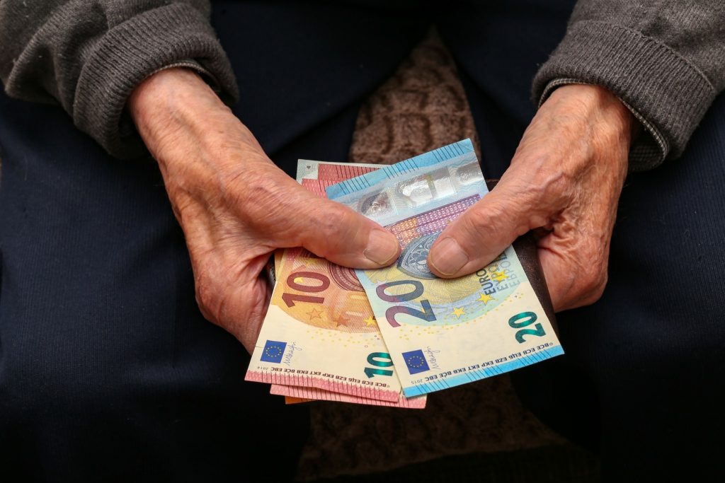 e-ΕΦΚΑ: Δείτε πότε θα καταβληθούν οι συντάξεις Ιουνίου