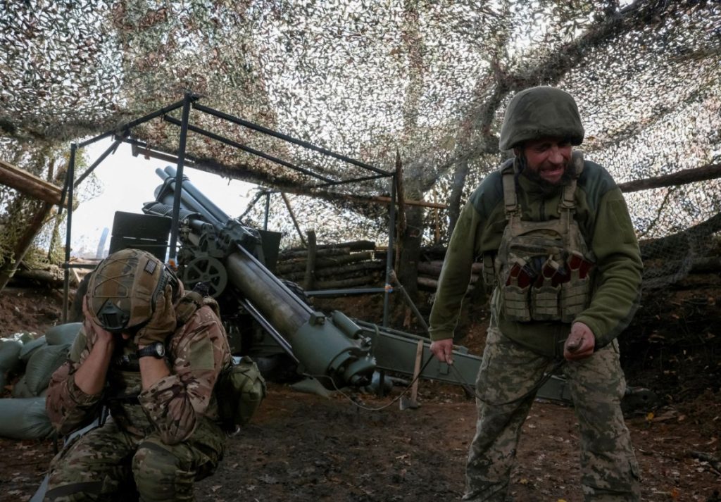 Βίντεο: Η στιγμή που Ρώσοι στρατιώτες αντιλαμβάνονται ουκρανικό drone και διασκορπίζονται για να σωθούν
