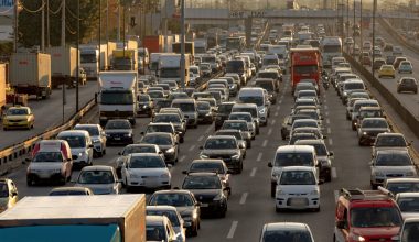 Καραμπόλα τριών οχημάτων στο ύψος του κόμβου Πεντέλης στην Αττική Οδό: Πού σημειώνονται καθυστερήσεις